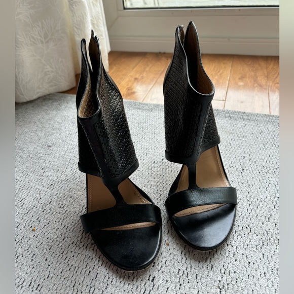 Authentic Ferragamo Black Stiletto Sandals - Picture 2 of 10